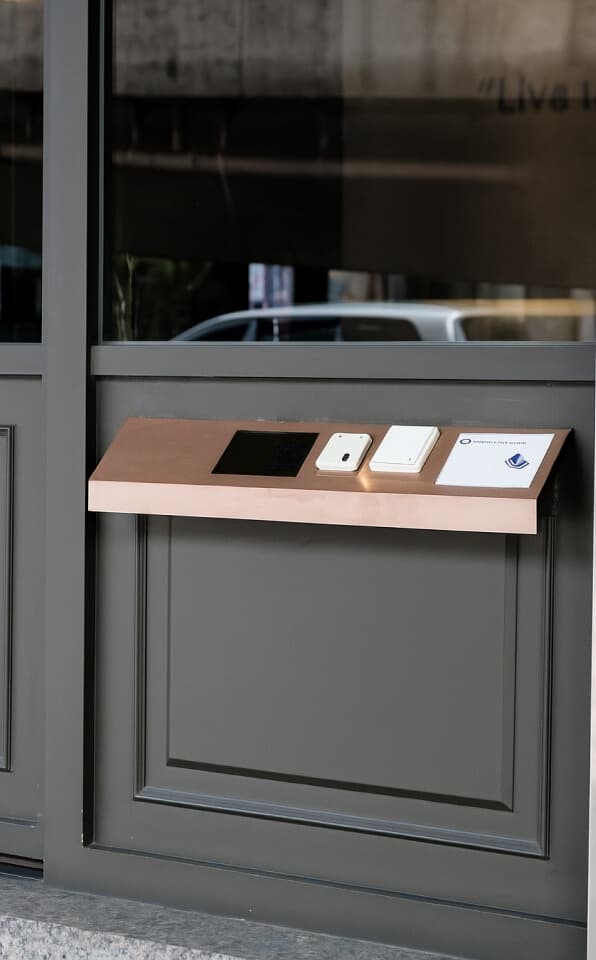 Functional Patterns - 古銅色金屬款式門禁設備