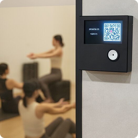 於教室空間安裝設備，管理多空間進出權限，自動化管理零煩惱